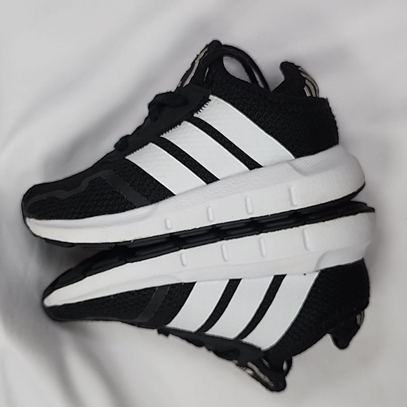 ADIDAS ORIGINALS SWIFT RUNNER ESSENTIALS SNEAKERS SIZE 7K - Picture 8 of 9